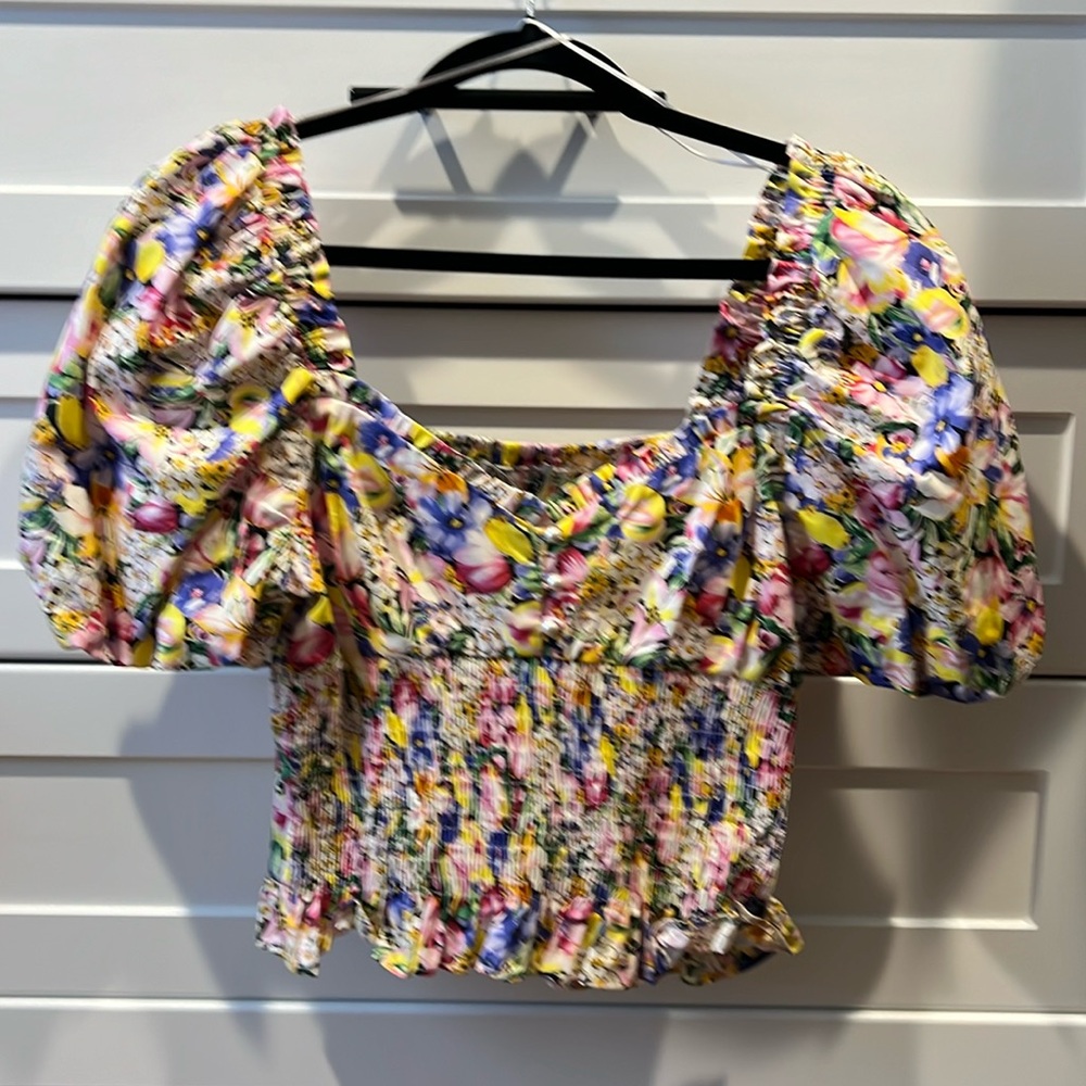 New Zara floral top. Puff sleeves and stretch waist